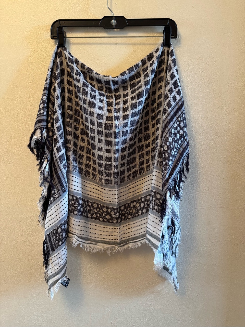 David & Young Black White Mixed Pattern Scarf Fringe Boho Geometric Lightweight